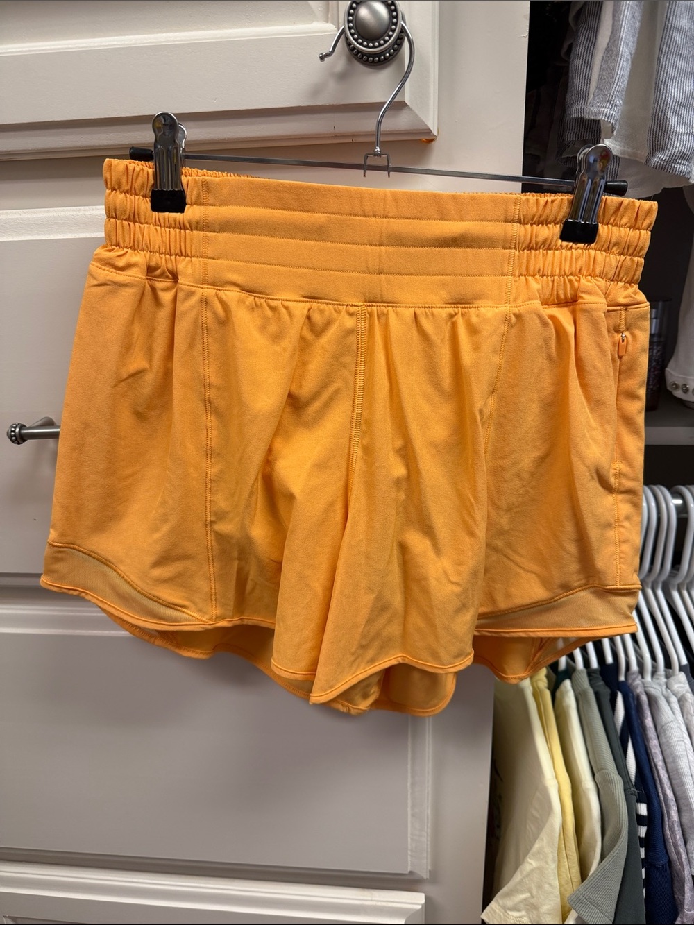 lululemon athletica Women's Hotty Hot High-Rise Lined Short 4” - Picture 2 of 4